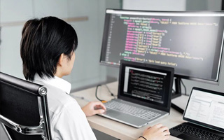 梅河口 api php源码,下载的php源码怎么运行呢？
